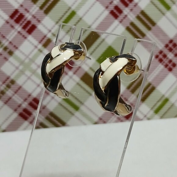Two Pair of Vintage Fashion Costume Jewelry Metal Black & White Earrings #76W - Picture 7 of 9